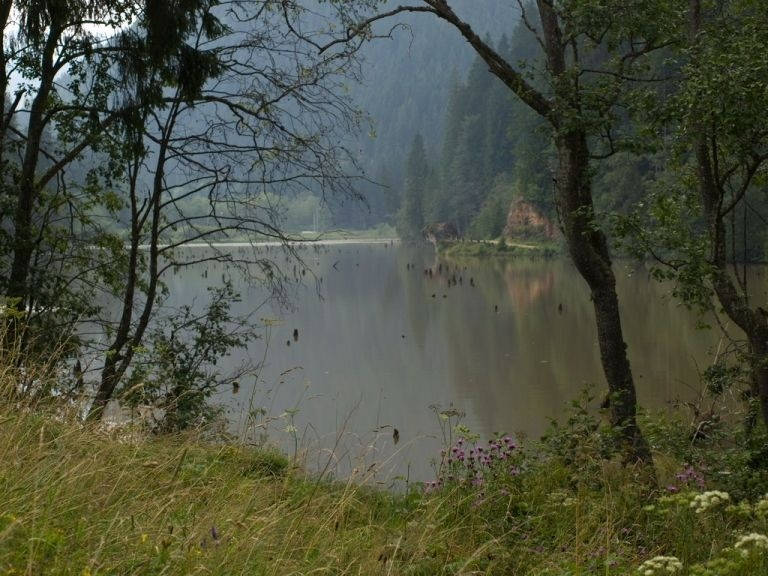dn12c--lake-rosu-